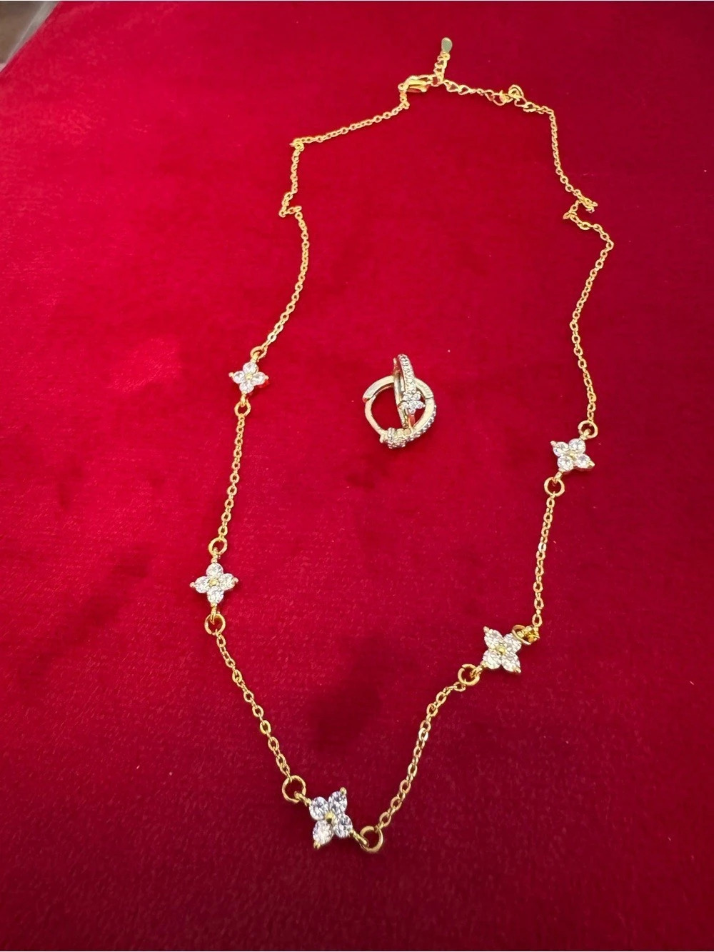 Crystal Floral Necklace & Earrings Like New
